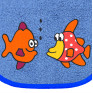 Blubbernde Fische auf azur